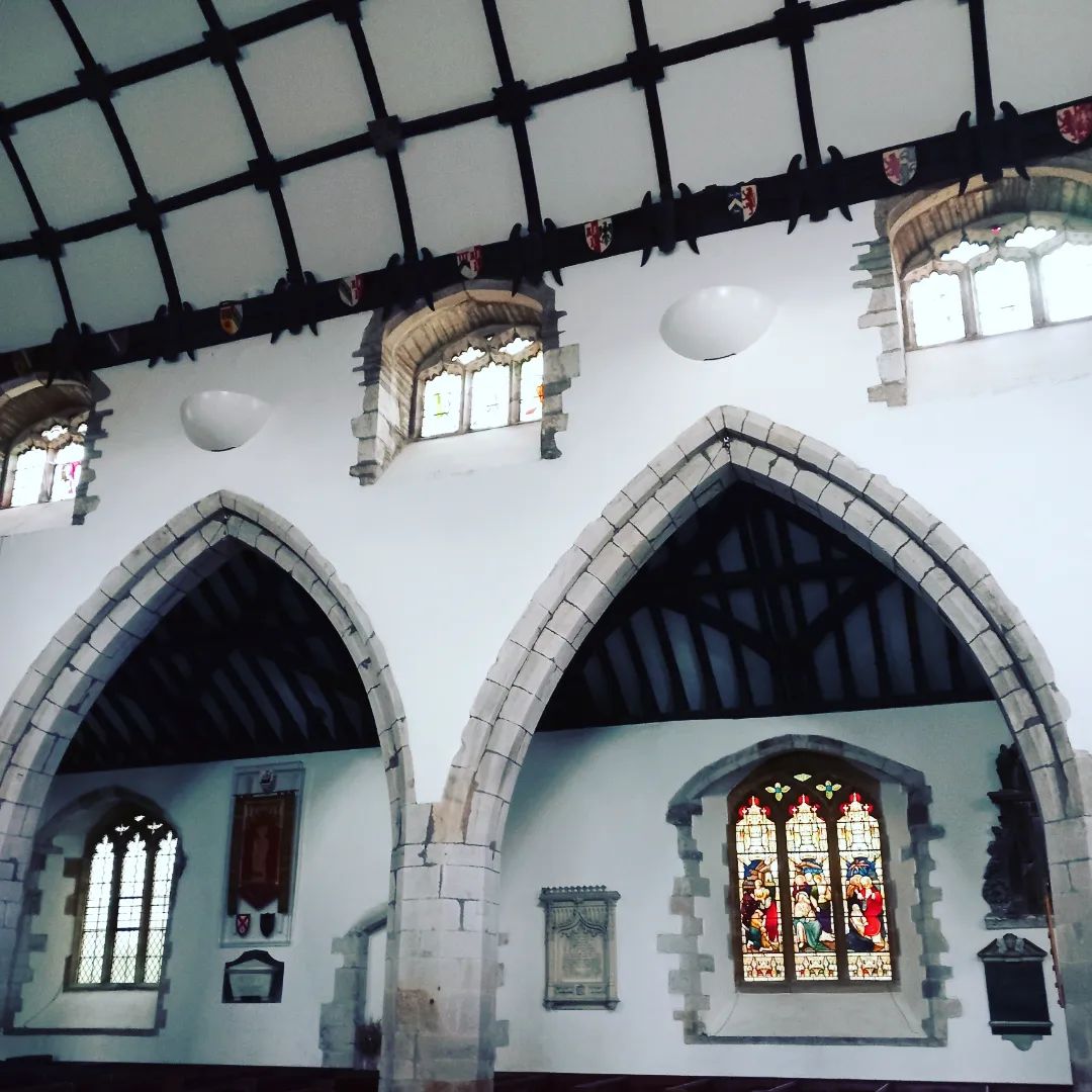 聖芬巴魯斯教區教堂內部裝潢，有中世紀風格。（圖／翻攝自FB@Happy Days Travel）